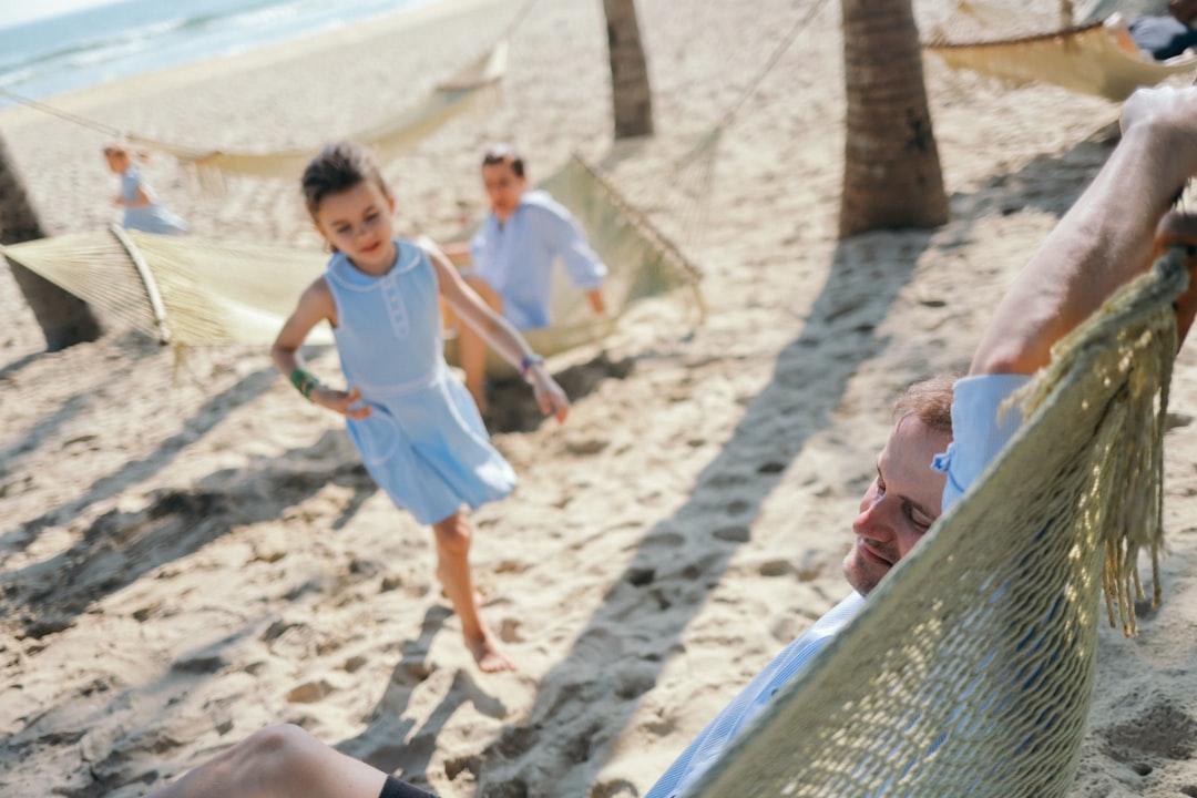 חוף גיא 2026 – המדריך המלא לפארק המים בטבריה: מחירים, מתקנים, שעות פתיחה וטיפים חשובים למבקרים